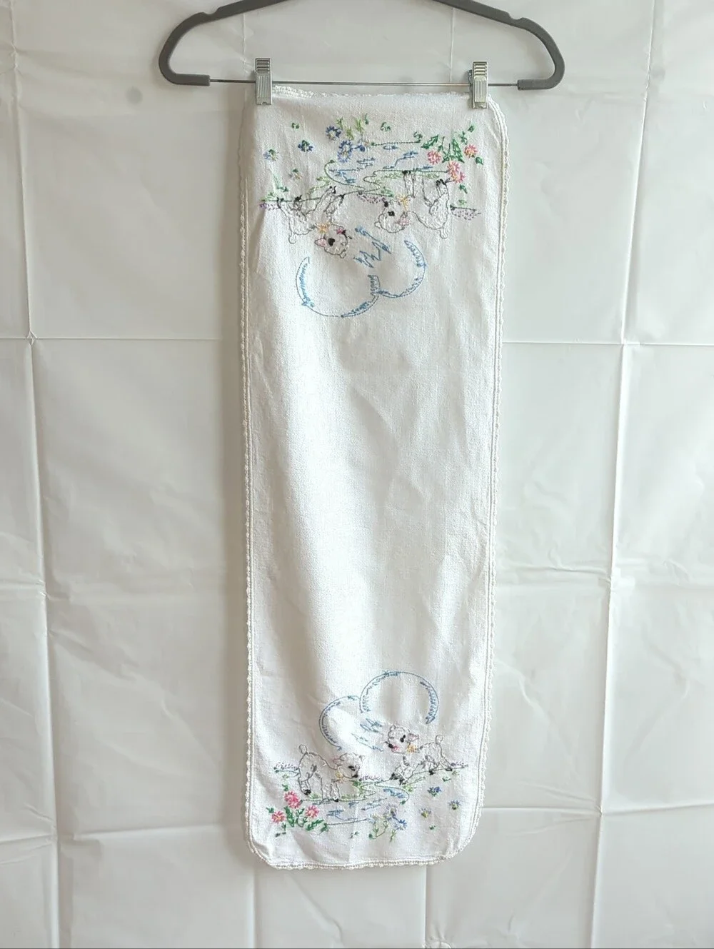 Vintage Homemade Table Runner w Embroidered Lambs & Flowers 38